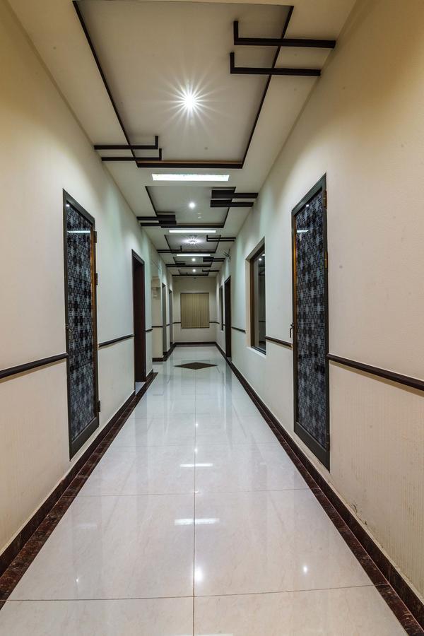 Midway Hotel & Restaurant Sadiqabad Exterior photo