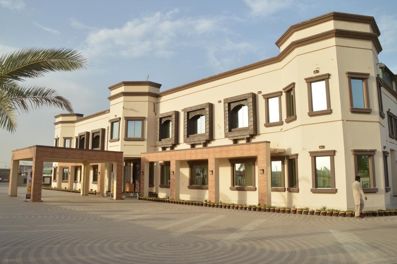 Midway Hotel & Restaurant Sadiqabad Exterior photo